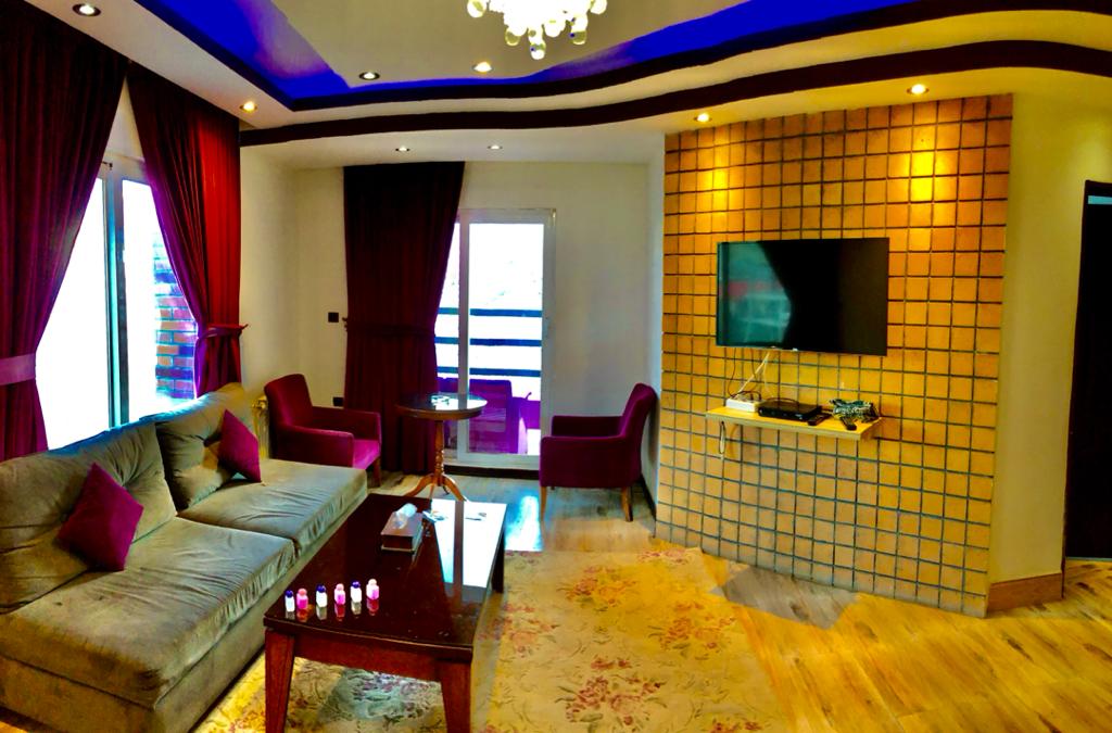 رزرو هتل مدرن در رینه